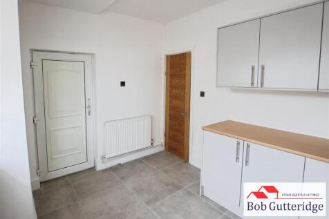 FITTED KITCHEN