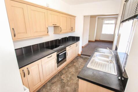 FITTED KITCHEN