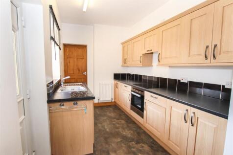 FITTED KITCHEN