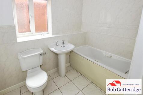FIRST FLOOR BATHROOM