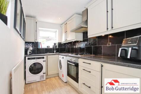 FITTED KITCHEN