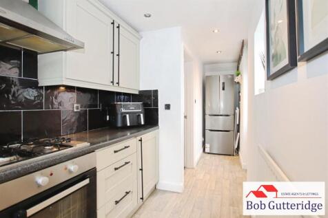 FITTED KITCHEN