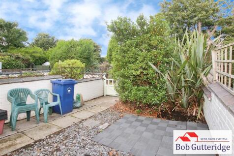 ENCLOSED REAR YARD