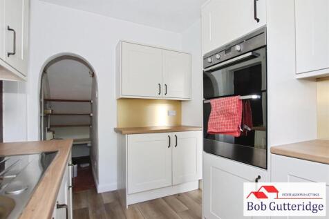 FITTED KITCHEN