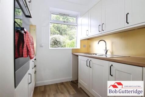 FITTED KITCHEN