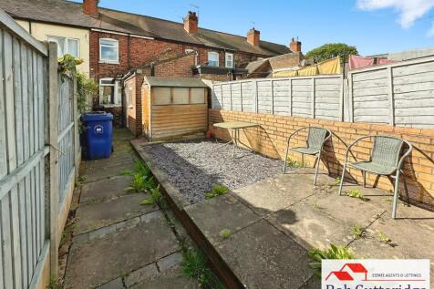 ENCLOSED REAR YARD