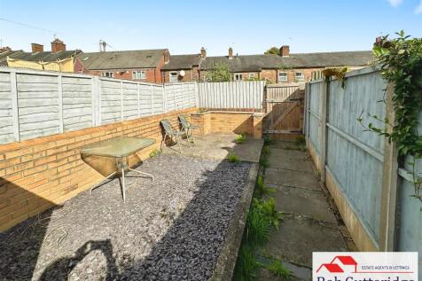 ENCLOSED REAR YARD