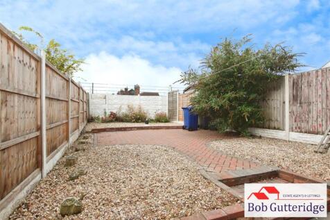 ENCLOSED REAR GARDEN