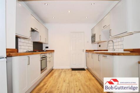 FITTED KITCHEN / DINING ROOM