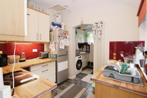 FITTED KITCHEN