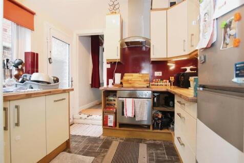 FITTED KITCHEN