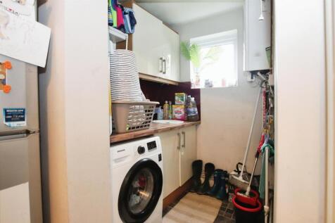 FITTED KITCHEN