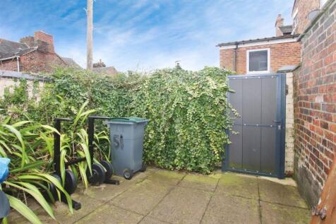 ENCLOSED REAR YARD
