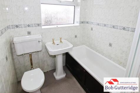 FIRST FLOOR BATHROOM
