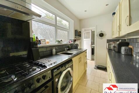 FITTED KITCHEN