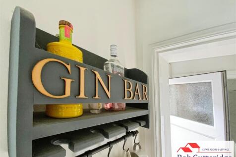FITTED KITCHEN