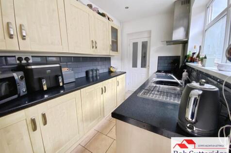 FITTED KITCHEN