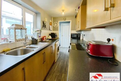 FITTED KITCHEN