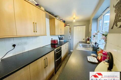 FITTED KITCHEN