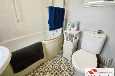 GROUND FLOOR BATHROOM