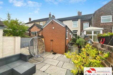 ENCLOSED REAR GARDEN