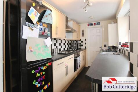 FITTED KITCHEN