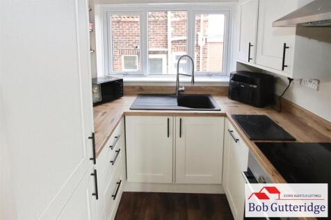 FITTED KITCHEN