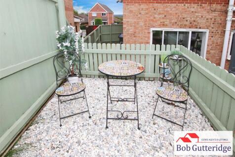 ENCLOSED REAR GARDEN