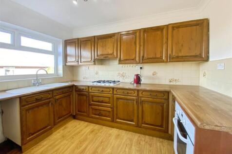 FITTED KITCHEN