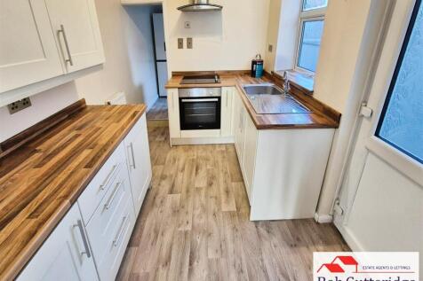 FITTED KITCHEN