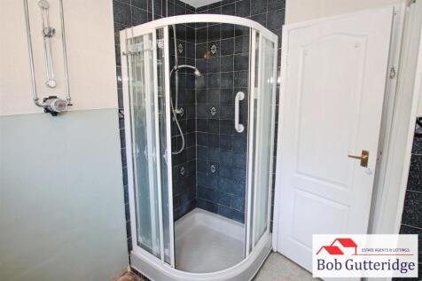 GROUND FLOOR SHOWER ROOM