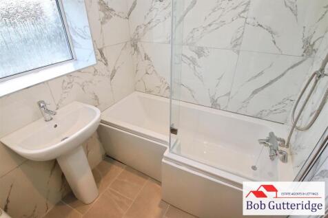 FIRST FLOOR BATHROOM