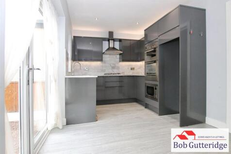 OPEN PLAN FITTED KITCHEN/DINING ROOMN