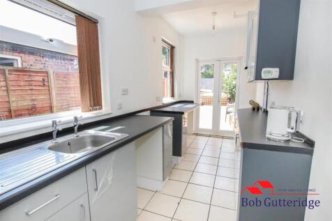 FITTED KITCHEN
