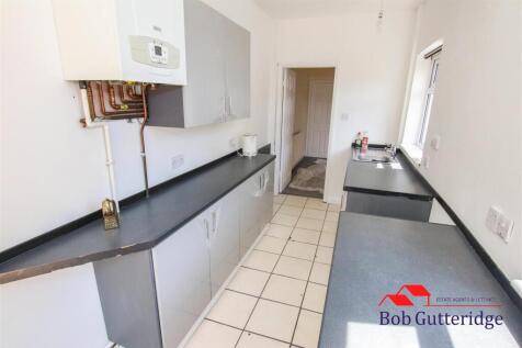 FITTED KITCHEN
