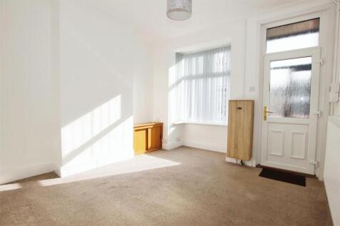 BAY FRONTED LOUNGE