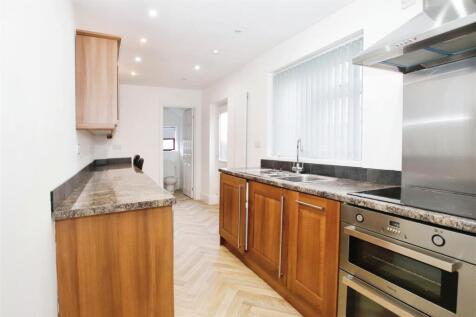FITTED KITCHEN