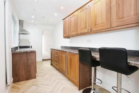 FITTED KITCHEN