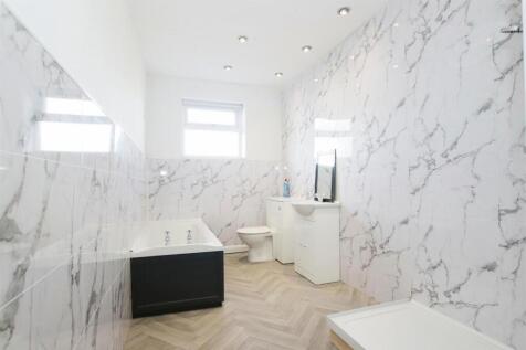 LUXURY FIRST FLOOR BATHROOM