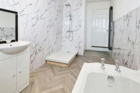LUXURY FIRST FLOOR BATHROOM