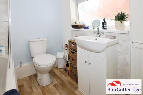 GROUND FLOOR BATHROOM