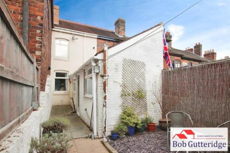 ENCLOSED REAR YARD