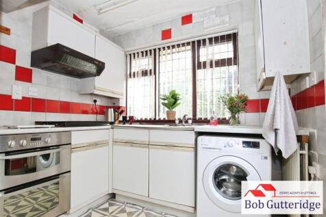 FITTED KITCHEN
