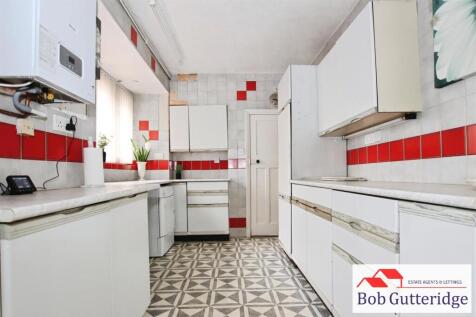 FITTED KITCHEN