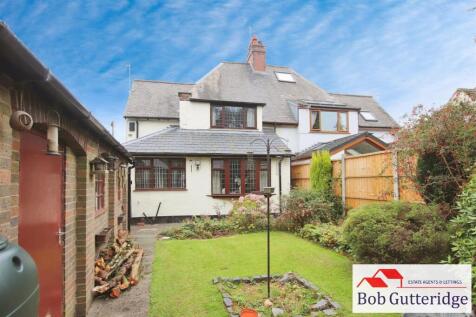 ENCLOSED REAR GARDEN