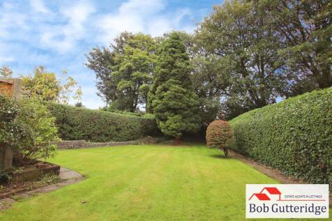 ENCLOSED REAR GARDEN