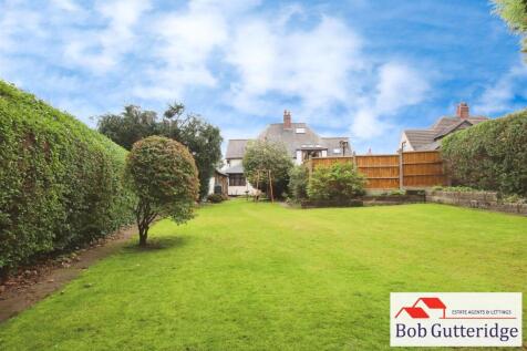 ENCLOSED REAR GARDEN
