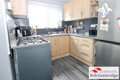 FITTED KITCHEN