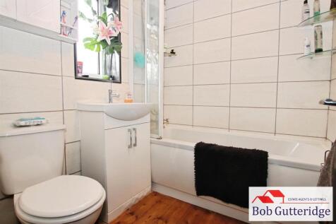 FIRST FLOOR BATHROOM