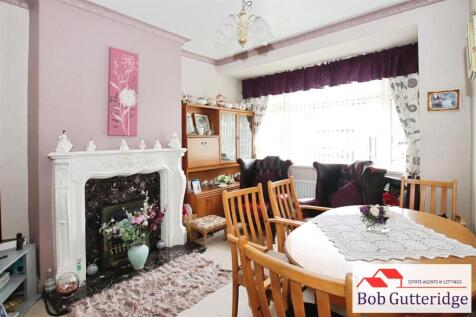 BAY FRONTED DINING ROOM